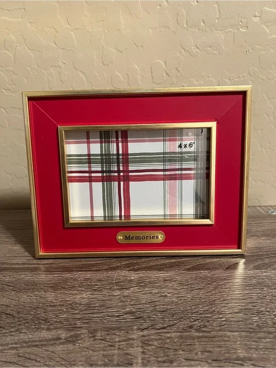 Target Threshold Christmas Picture Frame 4x6 Memories Red Gold NWT