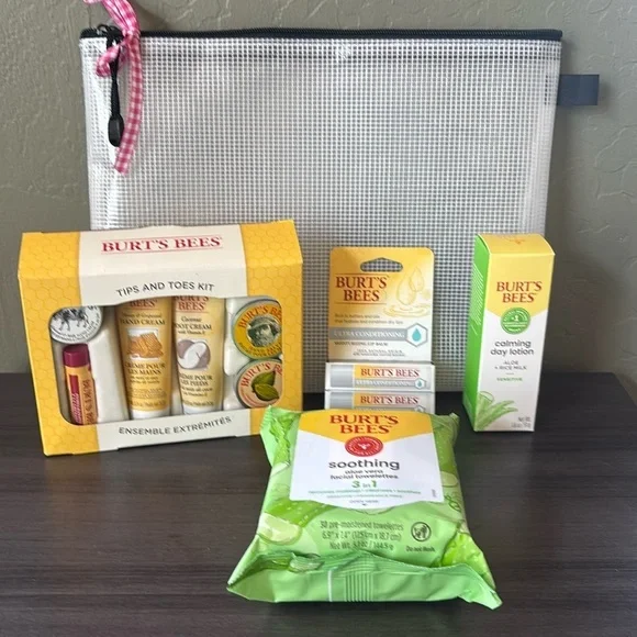 Burt’s Bees Gift Bundle: Tips and Toes Kit Lip Balm Calming Lotion‎ Towelettes