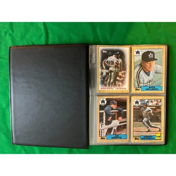 Seattle Mariners‎ 1987 Topps Team Set with 40 card collector album.