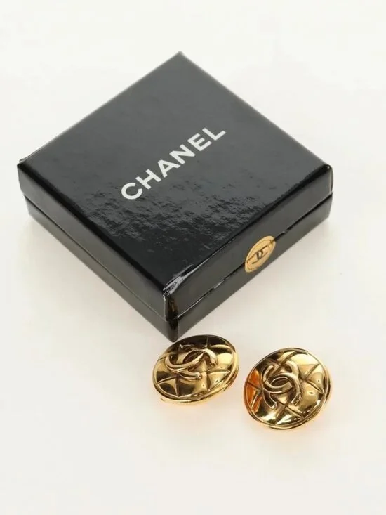 CHANEL Earring metal Gold Tone CC Auth 184597V