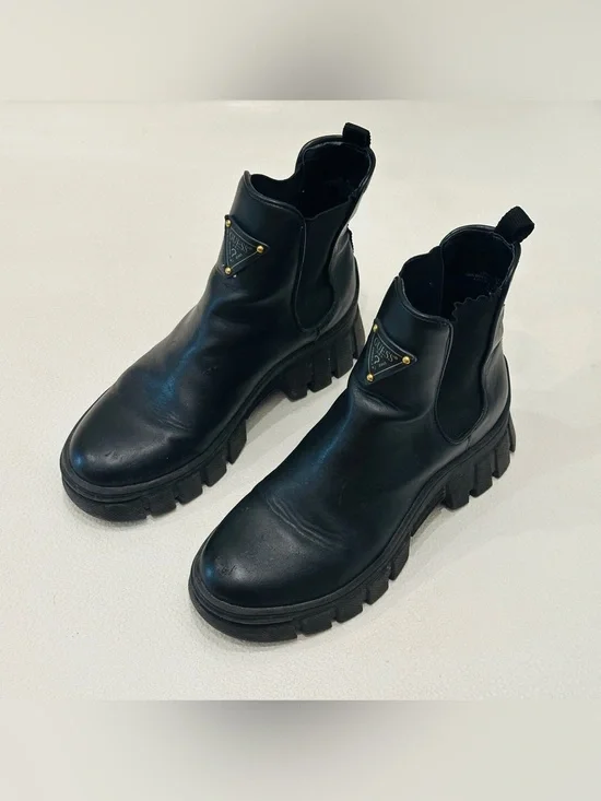 GUESS Black Men’s Lug-Sole Chukka Boots with Gold Logo