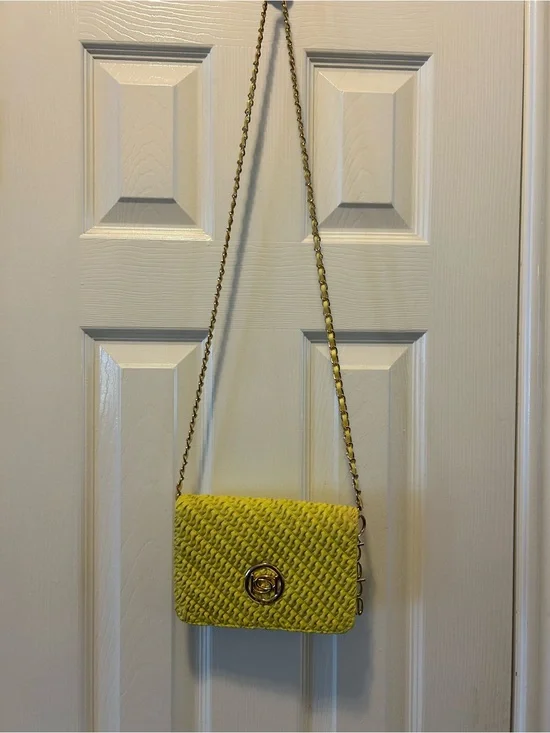 bebe Chartreuse Crossbody Perfect for Y2K Fall Fashions