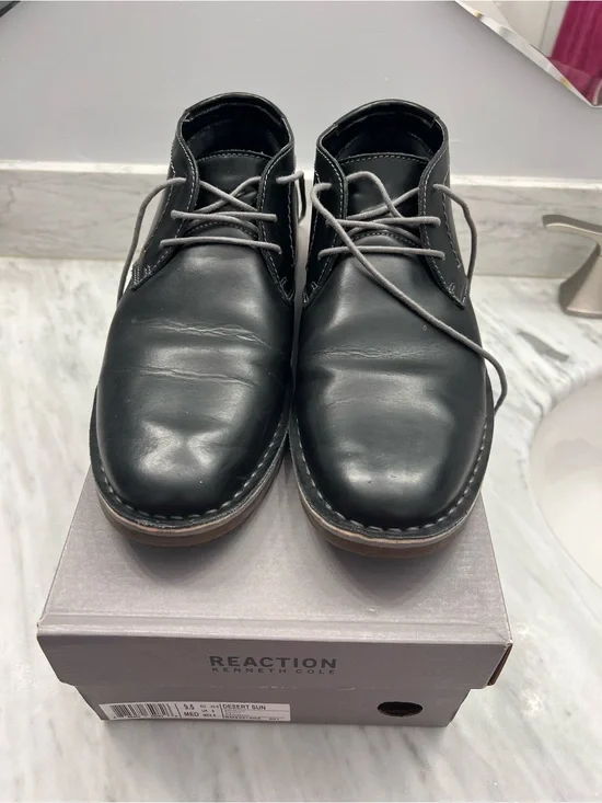 Kenneth Cole Reaction Black Leather Chukka Boots with Tan Welt