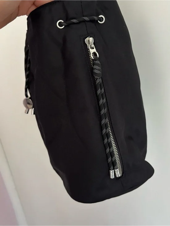 Lululemon Drawstring Bucket Crossbody Bag 5L