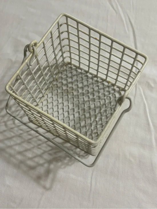 White Wire Mesh Storage Basket with Handles