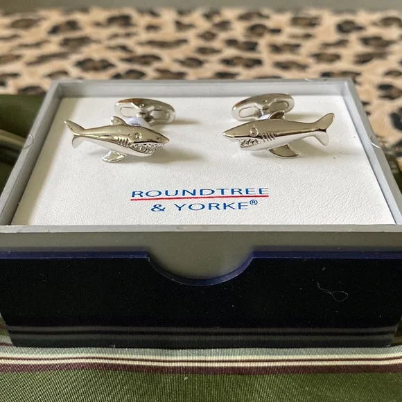 NEW WITH TAGS—Roundtree & Yorke Stainless Steel SHARK Cufflinks