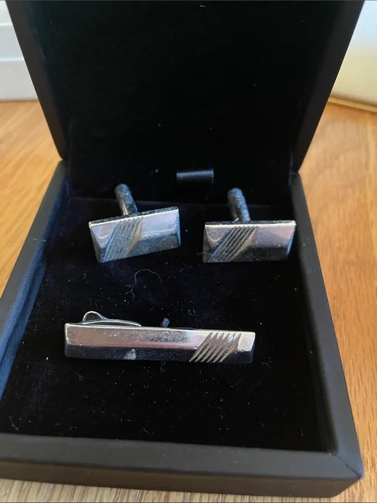 Hickok Silver-tone Men's Cufflinks and Tie Bar Set - Classic Striped Accent