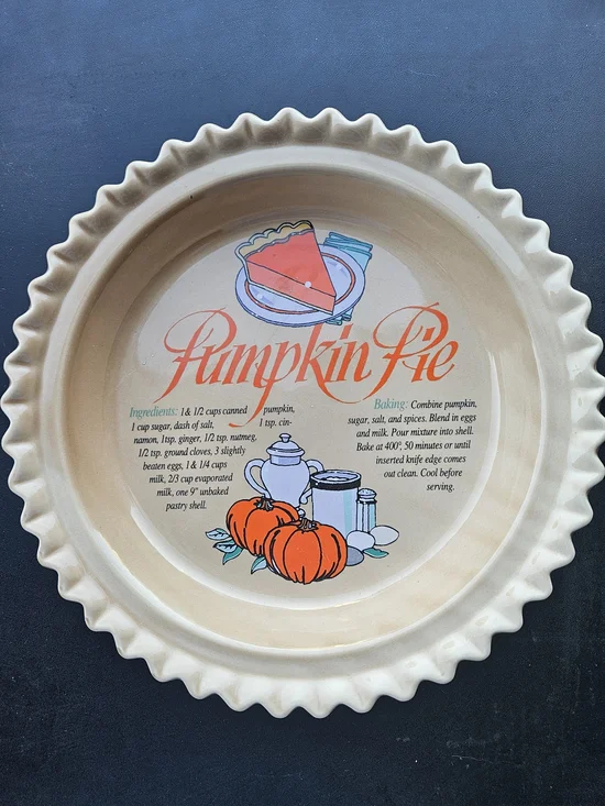 Pumpkin Pie Ceramic Pie Dish - Taiwan Cream with Orange Graphics