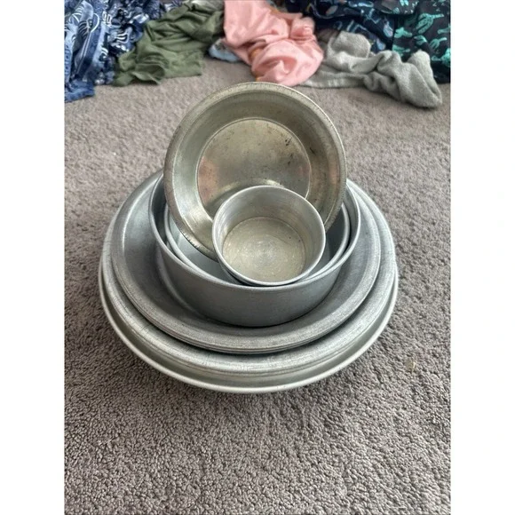 VTG Aluminum Cake Pans Bakeware Lot Round Cake Pans Baking Pans Mixed Sizes USA