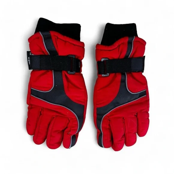Red ski gloves with warm Thinsulate insulation