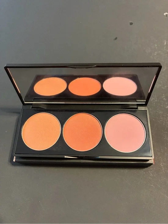 Three-Shade Blush Palette — Peach, Coral & Soft Pink