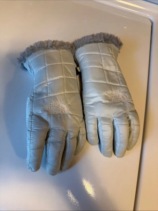 The North Face Kids Light Gray Quilted Mittens with Faux Fur Cuff