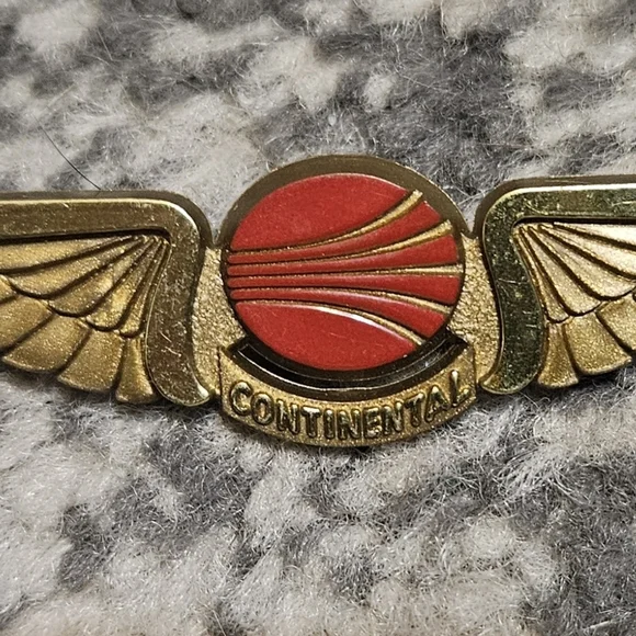 Vintage Continental Airlines‎ Junior Pilot Plastic Wings Pin