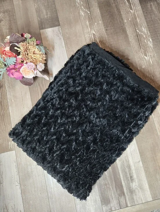 Plush Black Faux Fur Throw Blanket – Soft Cozy Plush