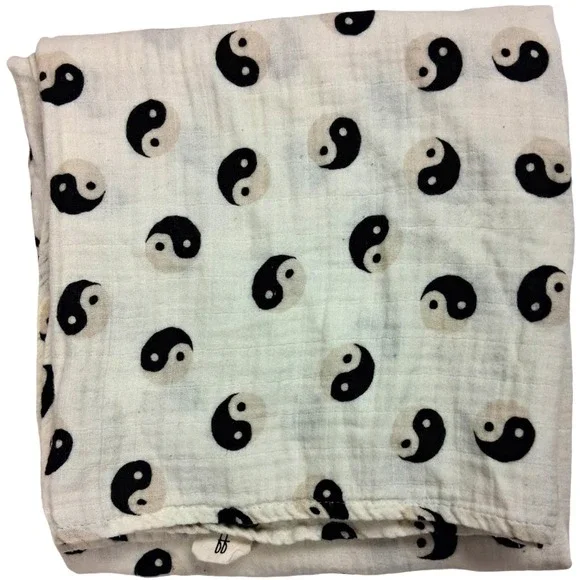 Forever French Baby Swaddle Blanket Yin Yang Black White 47