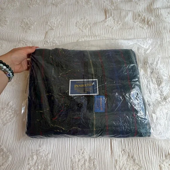 VTG Pendleton Highland Motor Robe Wool Blanket Plaid Green Blue NWT USA