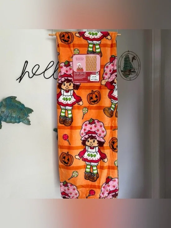 NEW Strawberry Shortcake Orange Halloween Throw Blanket 50”x70” VIRAL