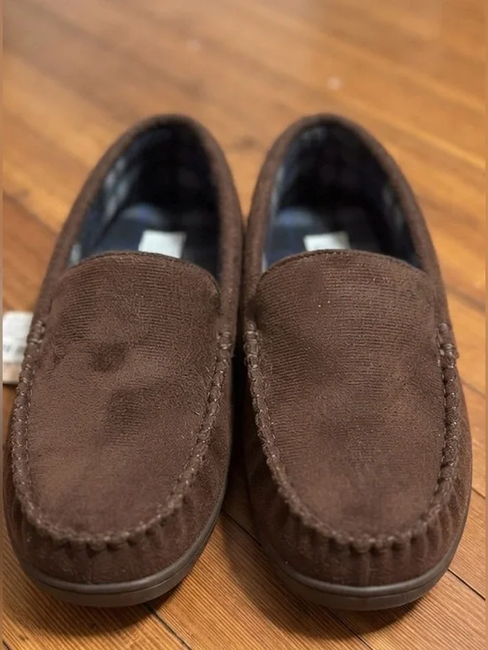 Mocassin-style slippers for men.