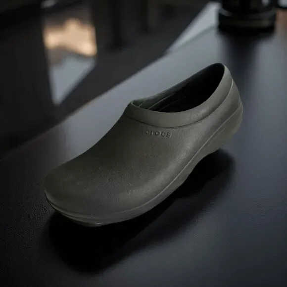 Men’s Crocs On The Clock Solid Black Clogs Loafers Size 12