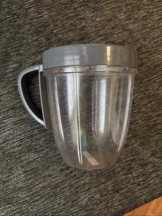 Clear Plastic Mixing Cup with Gray Lid & Handle