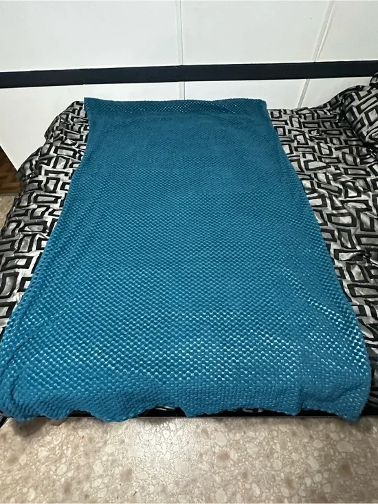 Plush Teal Bed Throw Blanket - Soft Cozy Cover