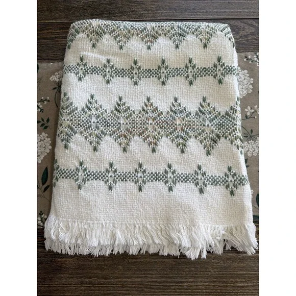 Scandinavian Woven Table Cloth Or Throw - White  62X50 In Excellent Condition!