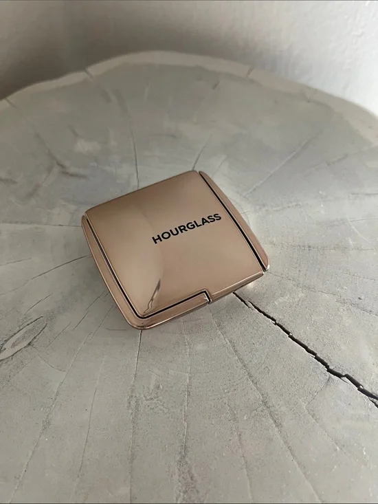 Hourglass Travel Bronzer Gold Compact Case