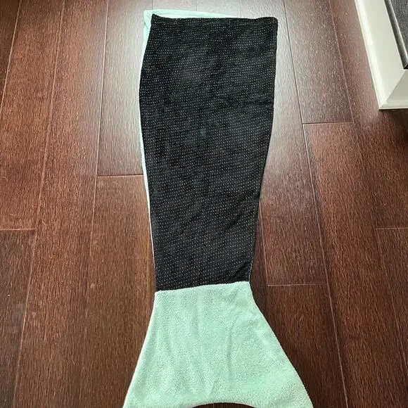 Girls mermaid tail blanket