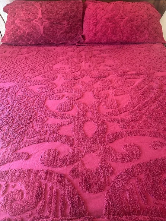 Plush Tufted Chenille Bedspread Set in Deep red BETTER TRENDS