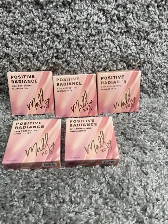 Mally Beauty Positive Radiance Skin Perfecting Highlighter Sparkling Champagne 5