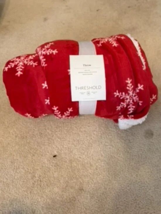 Red Snowflake Plush Throw Fuzzy Blanket