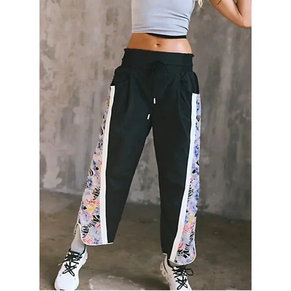 NEW FREE PEOPLE FP MOVEMENT BLACK PRINTED CHAMP IS HERE PANTS SZ XS
