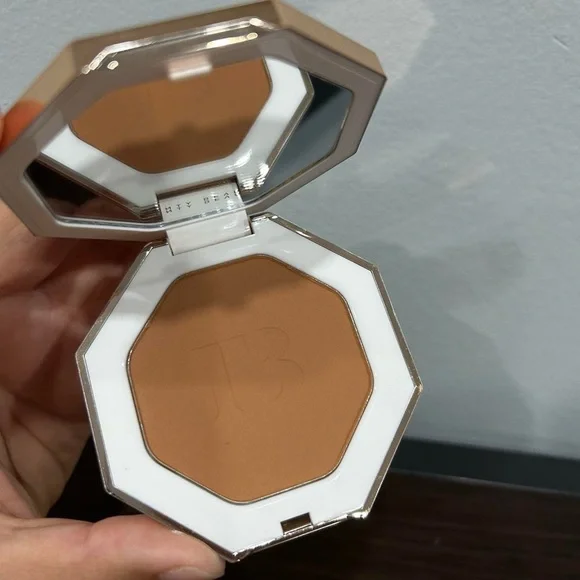 Fenty Beauty by Rihanna Instant Warmth Bronzer.