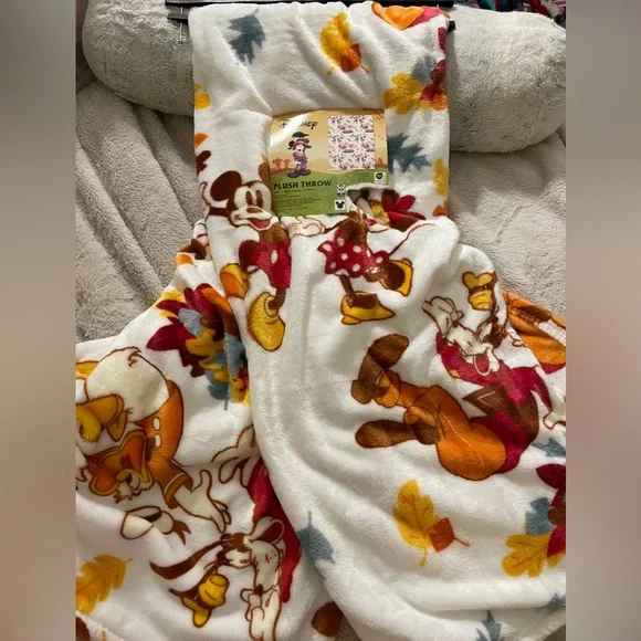 NWT Oversized Disney Fall Themed Plush Blanket