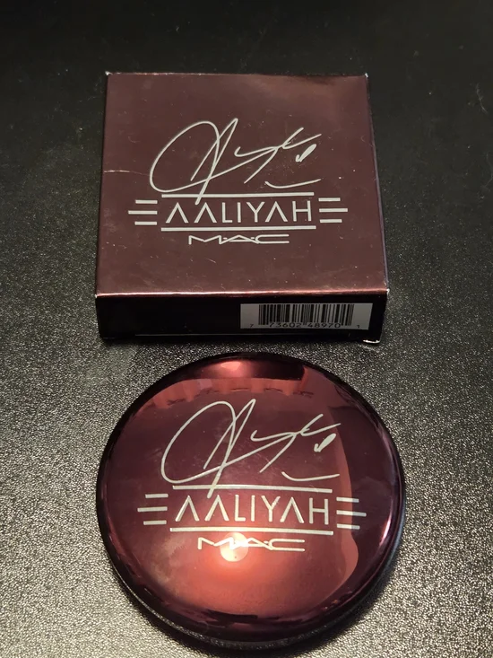 MAC Cosmetics Aaliyah Highlight Compact — Deep Plum Sheen