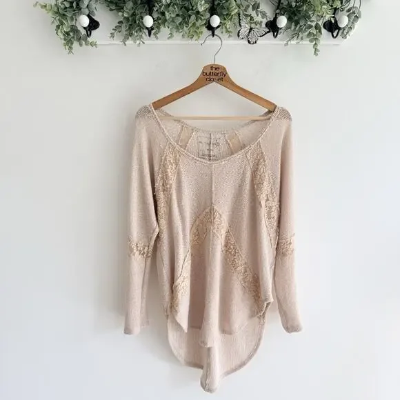 Free People We The Free Flying V Lace Knit Top Low High Hem Blouse Size M QQ3187