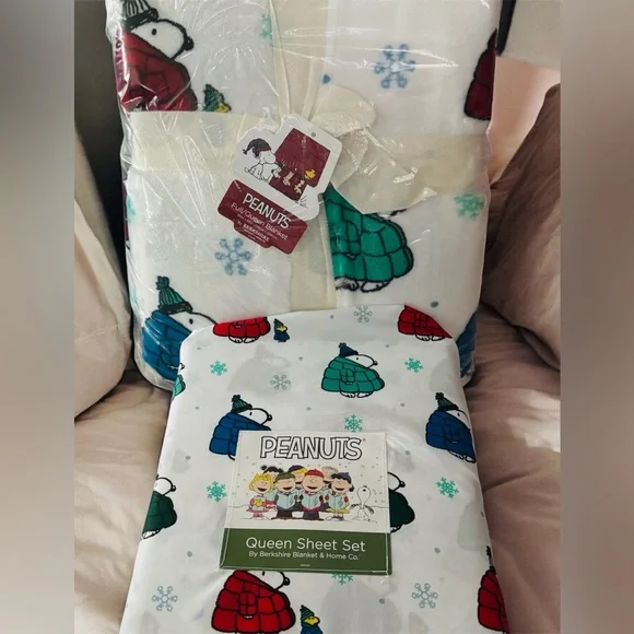 New Peanuts Puffer Coat Snoopy & Woodstock sheet set AND blanket QUEEN