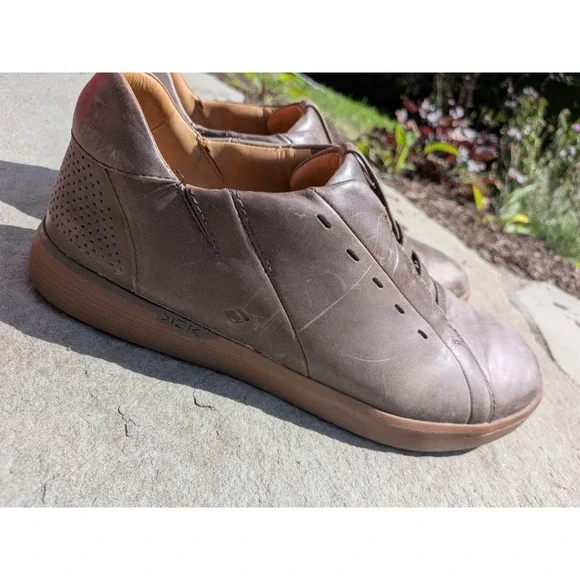 Kizik Fast Shoe Court 11.5 M Brown New York Hands Free Leather Slip On