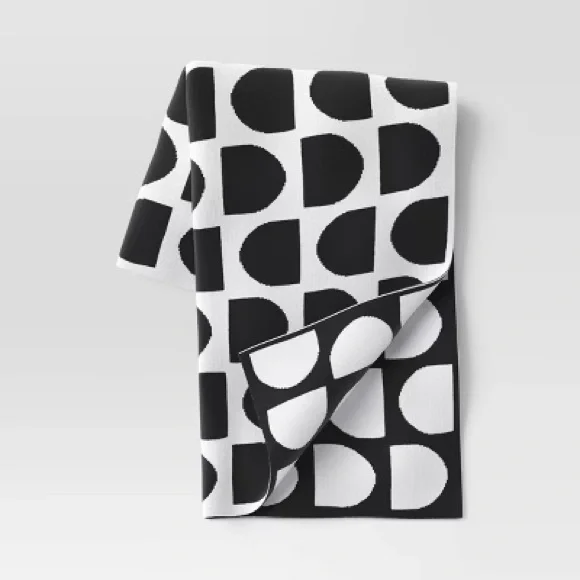 Threshold Knit Throw Blanke Geometric Jacquard Reversible Black & White NWT