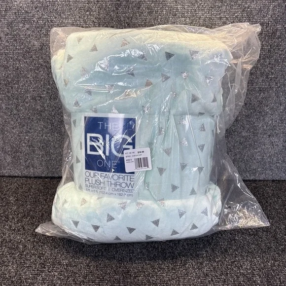 The Big One~Oversized/Super Soft Plush Throw~5ft X 6ft~Teal w/Silver Triangles