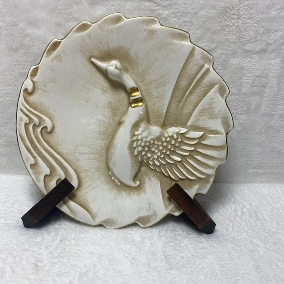 VTG Haeger Embossed Duck Goose White Plate Gold Accent Decorative Wall Art Dish‎