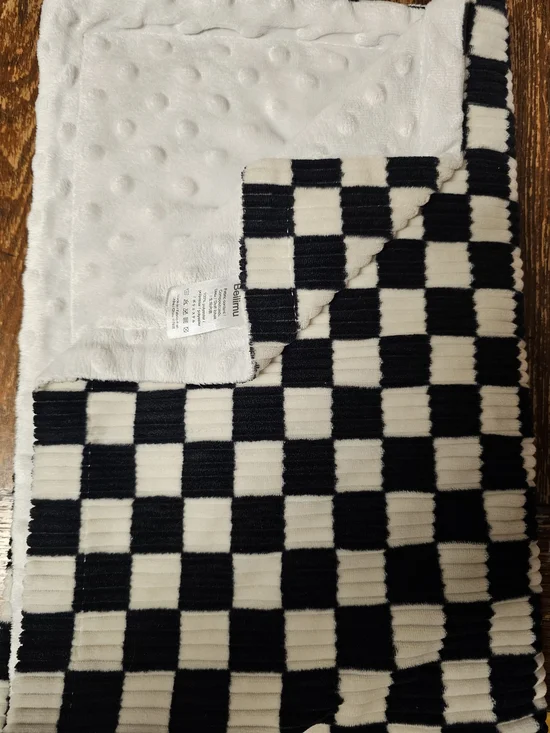 Plush Checkered Throw Blanket - Black & White