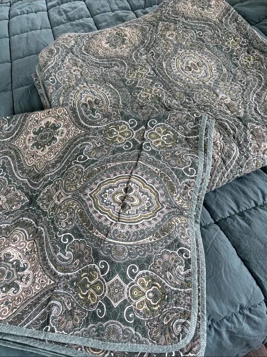Teal Paisley Quilted Throw