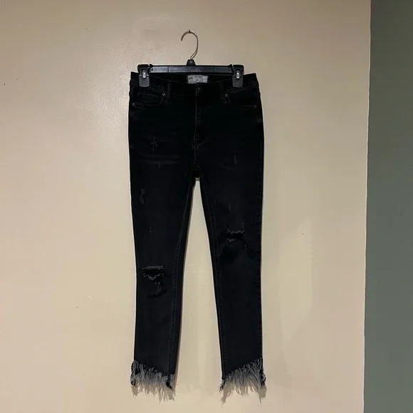 Free People Women's Size 27 Grey Black Distressed With Raw Frayed Hem Skinny