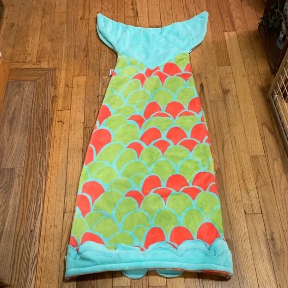 EUC Mermaid Tail Plush Poolside Beach Blanket Towel Summer Vaca One Size