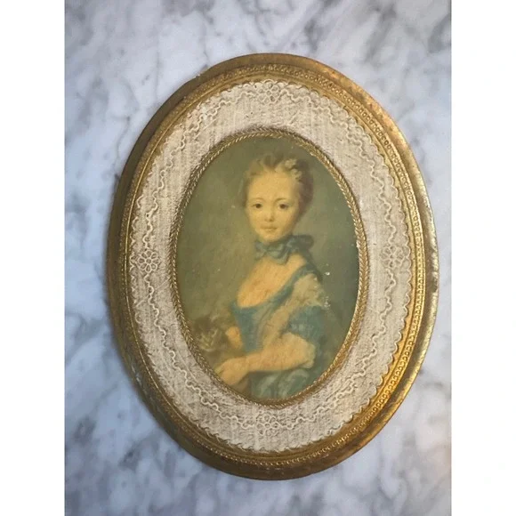 Vintage Made in Italy Oval Portrait Plaque Girl with Cat Gold Lace Frame 2683 13