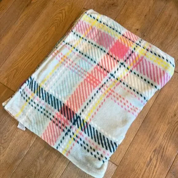 Vera Bradley large fleece plush throw blanket