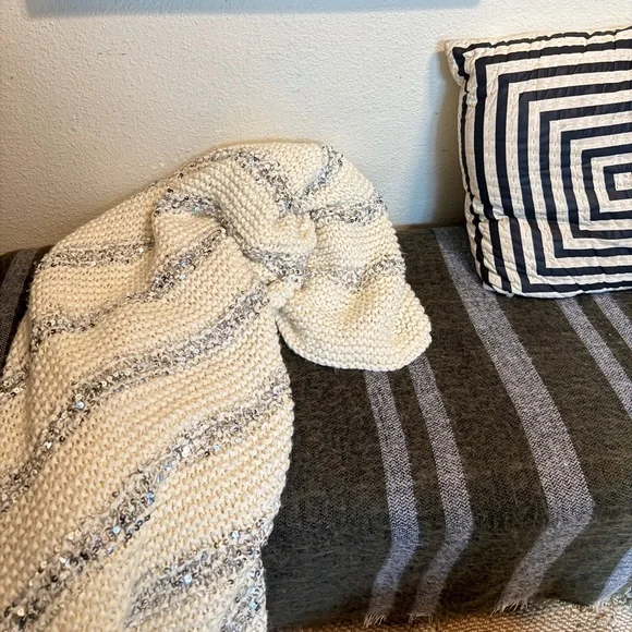 West elm Cozy soft  Knit throw Blanket with Silver sequin Accents 44x56” wool