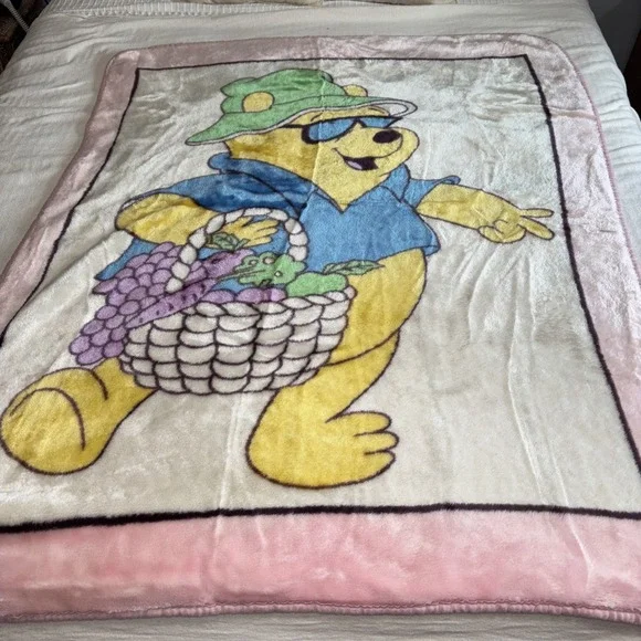 Vtg‎ Winnie the Pooh Hip Hop Honey Pot Basket Blanket Throw Thick Plush 54