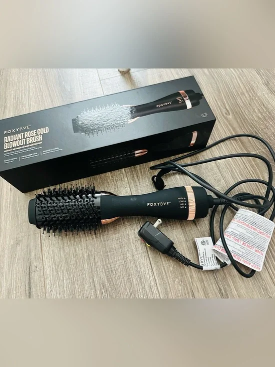 Foxybae Radiant Rose Gold Blowout Brush NEW
